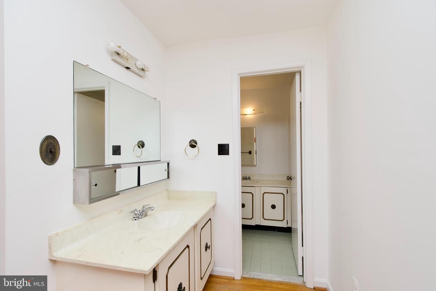 2417 FALLS PLACE CT, FALLS CHURCH, Virginia 22043, 3 Bedrooms Bedrooms, ,2 BathroomsBathrooms,Residential,For sale,2417 FALLS PLACE CT,VAFX2274992 MLS # VAFX2274992