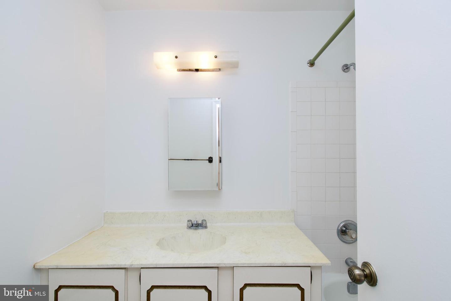 2417 FALLS PLACE CT, FALLS CHURCH, Virginia 22043, 3 Bedrooms Bedrooms, ,2 BathroomsBathrooms,Residential,For sale,2417 FALLS PLACE CT,VAFX2274992 MLS # VAFX2274992