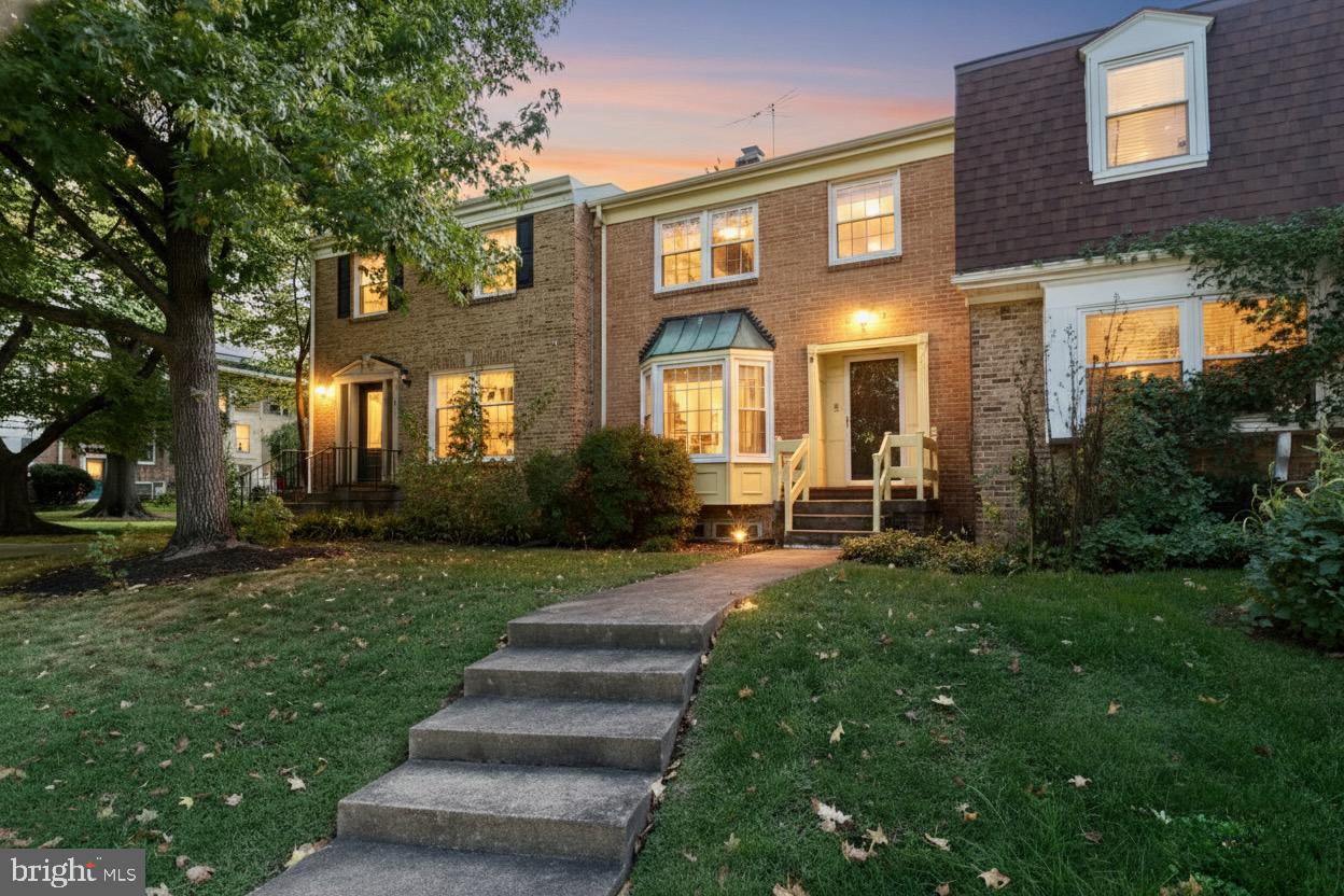 2417 FALLS PLACE CT, FALLS CHURCH, Virginia 22043, 3 Bedrooms Bedrooms, ,2 BathroomsBathrooms,Residential,For sale,2417 FALLS PLACE CT,VAFX2274992 MLS # VAFX2274992