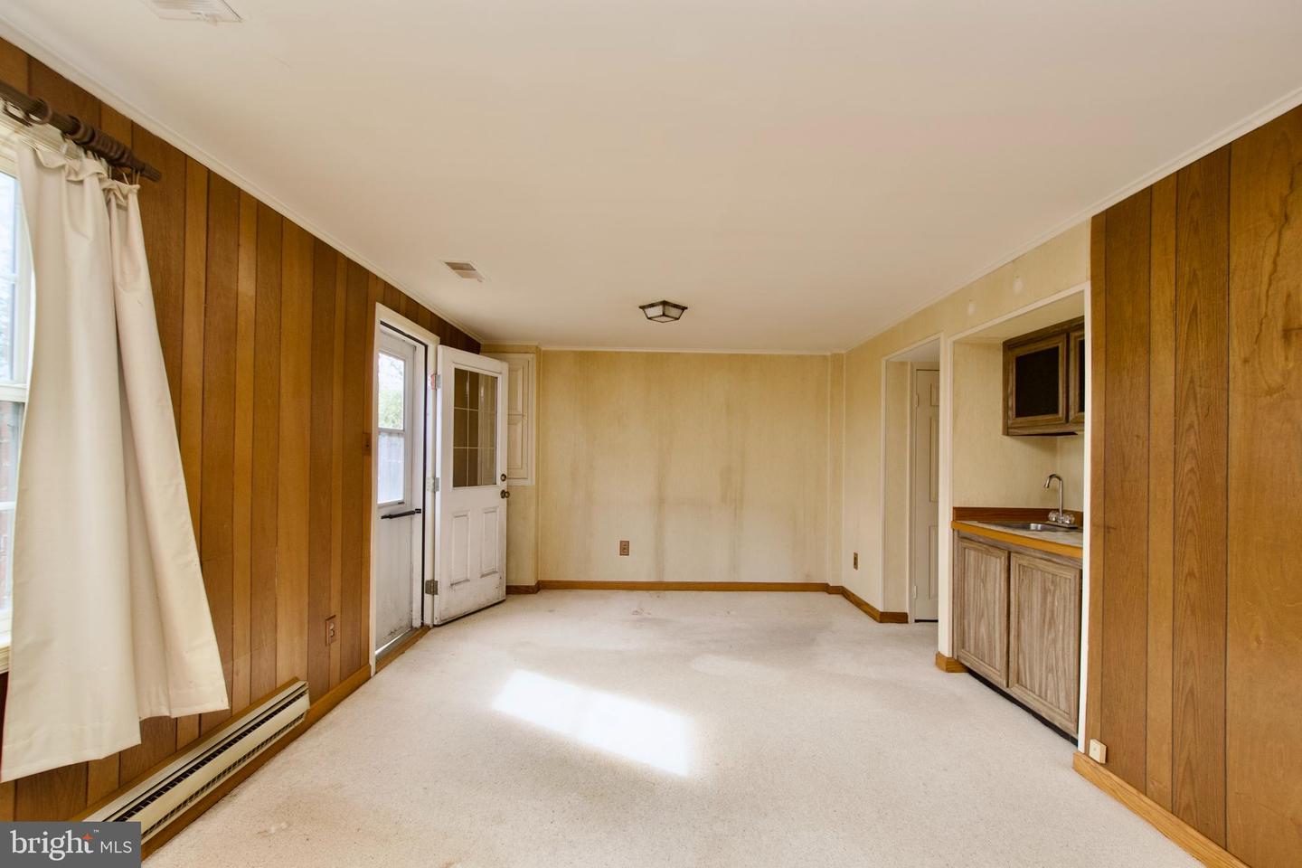 2417 FALLS PLACE CT, FALLS CHURCH, Virginia 22043, 3 Bedrooms Bedrooms, ,2 BathroomsBathrooms,Residential,For sale,2417 FALLS PLACE CT,VAFX2274992 MLS # VAFX2274992