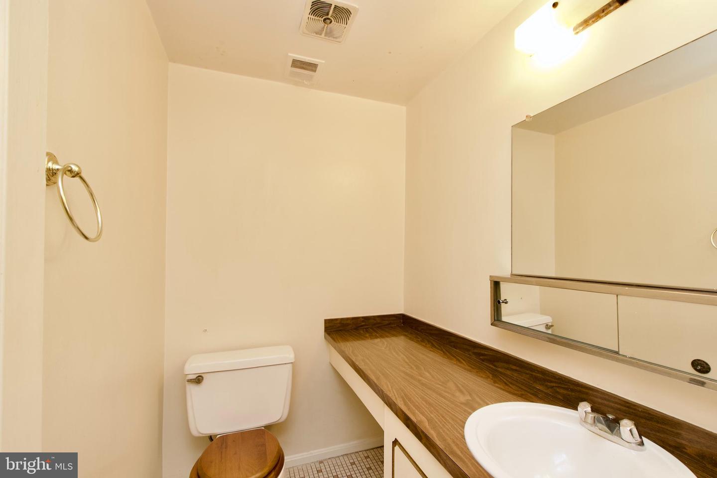 2417 FALLS PLACE CT, FALLS CHURCH, Virginia 22043, 3 Bedrooms Bedrooms, ,2 BathroomsBathrooms,Residential,For sale,2417 FALLS PLACE CT,VAFX2274992 MLS # VAFX2274992