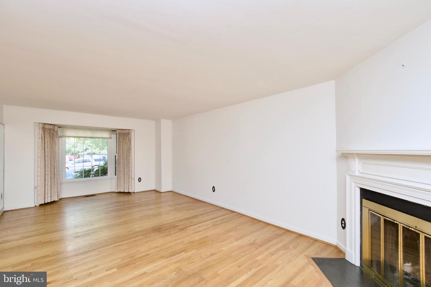 2417 FALLS PLACE CT, FALLS CHURCH, Virginia 22043, 3 Bedrooms Bedrooms, ,2 BathroomsBathrooms,Residential,For sale,2417 FALLS PLACE CT,VAFX2274992 MLS # VAFX2274992