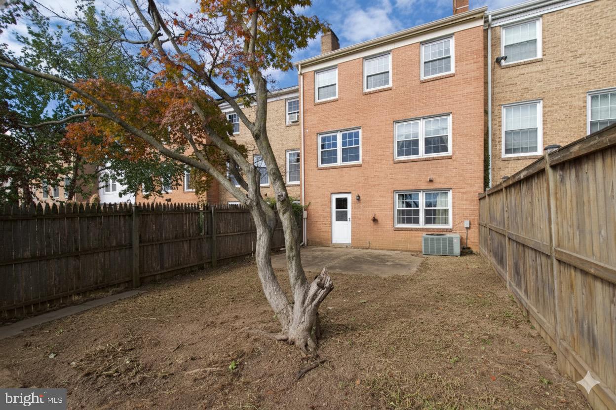 2417 FALLS PLACE CT, FALLS CHURCH, Virginia 22043, 3 Bedrooms Bedrooms, ,2 BathroomsBathrooms,Residential,For sale,2417 FALLS PLACE CT,VAFX2274992 MLS # VAFX2274992