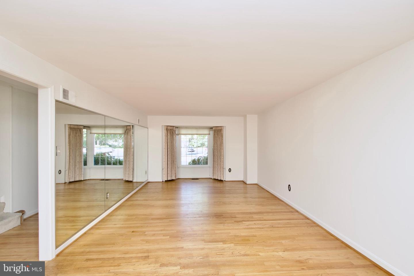 2417 FALLS PLACE CT, FALLS CHURCH, Virginia 22043, 3 Bedrooms Bedrooms, ,2 BathroomsBathrooms,Residential,For sale,2417 FALLS PLACE CT,VAFX2274992 MLS # VAFX2274992