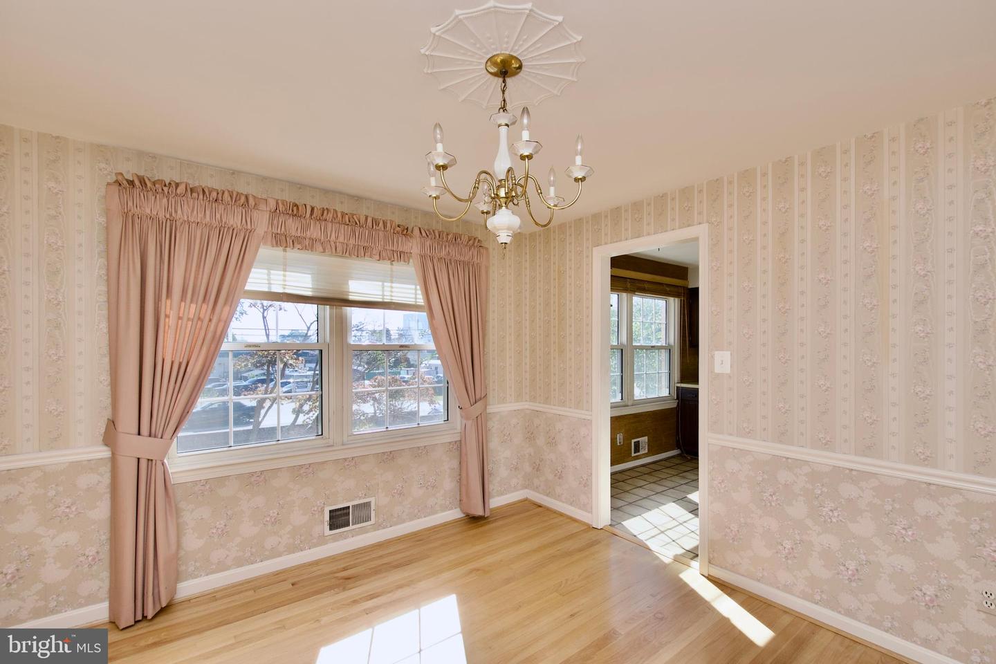2417 FALLS PLACE CT, FALLS CHURCH, Virginia 22043, 3 Bedrooms Bedrooms, ,2 BathroomsBathrooms,Residential,For sale,2417 FALLS PLACE CT,VAFX2274992 MLS # VAFX2274992