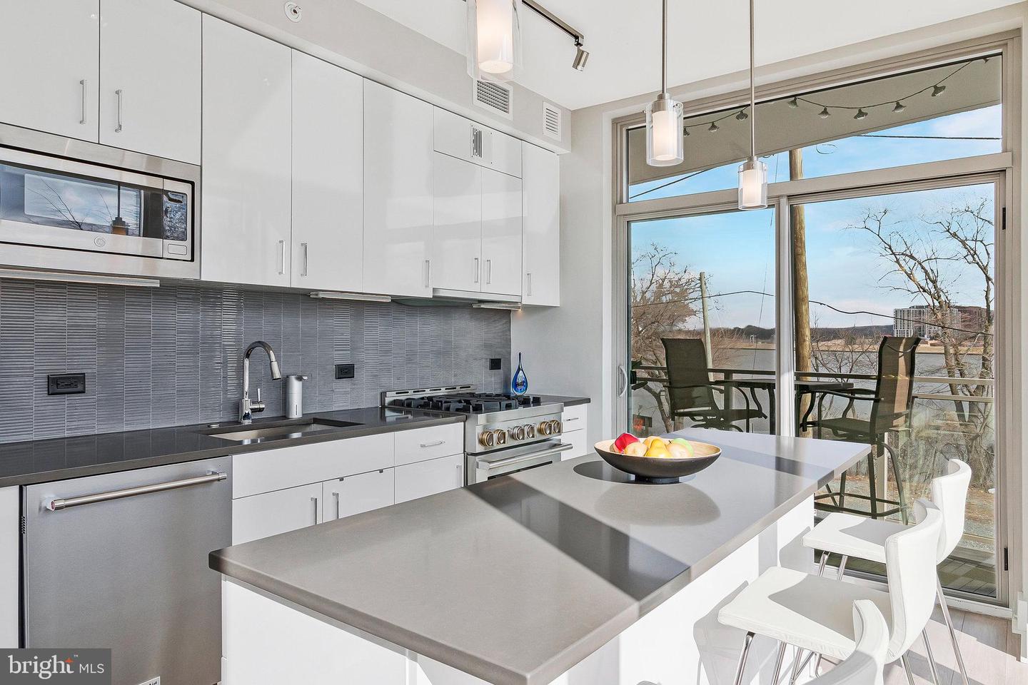 88 V ST SW #201, WASHINGTON, District Of Columbia 20024, 2 Bedrooms Bedrooms, ,2 BathroomsBathrooms,Residential,For sale,88 V ST SW #201,DCDC2227580 MLS # DCDC2227580