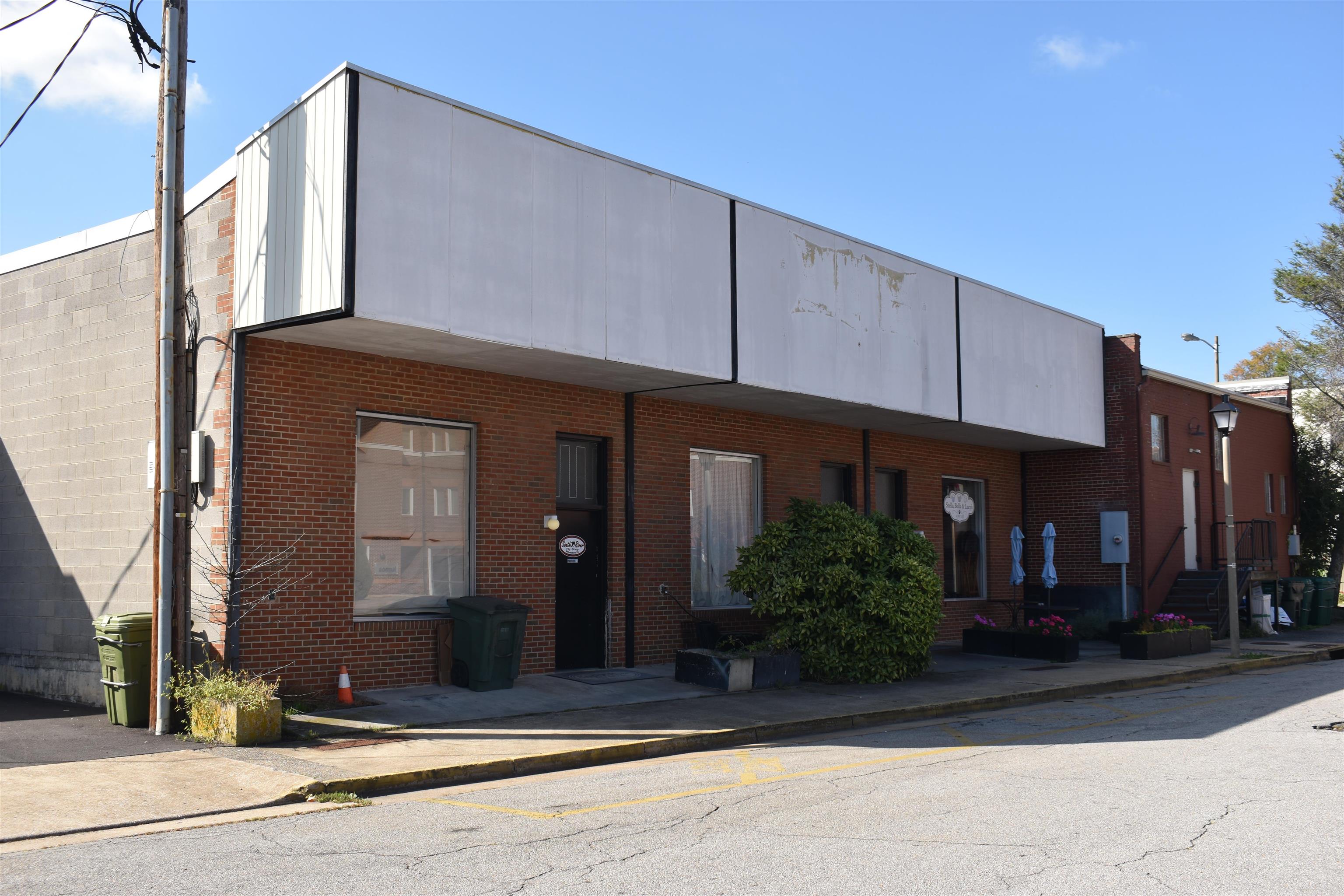 323 W MAIN ST, WAYNESBORO, Virginia 22980, ,Commercial,323 W MAIN ST,670171 MLS # 670171