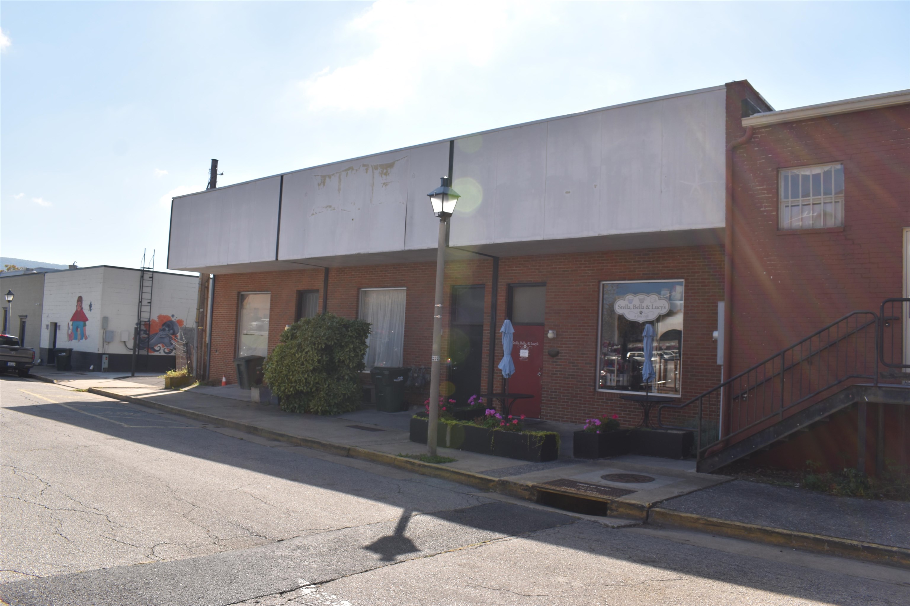 323 W MAIN ST, WAYNESBORO, Virginia 22980, ,Commercial,323 W MAIN ST,670171 MLS # 670171