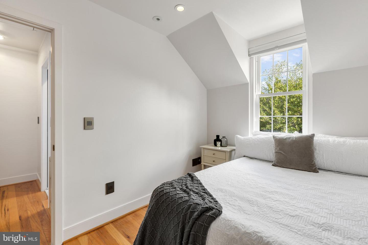 4427 36TH ST S, ARLINGTON, Virginia 22206, 2 Bedrooms Bedrooms, ,2 BathroomsBathrooms,Residential,For sale,4427 36TH ST S,VAAR2061722 MLS # VAAR2061722