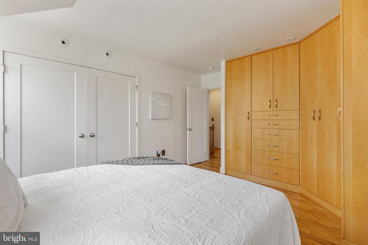 4427 36TH ST S, ARLINGTON, Virginia 22206, 2 Bedrooms Bedrooms, ,2 BathroomsBathrooms,Residential,For sale,4427 36TH ST S,VAAR2061722 MLS # VAAR2061722