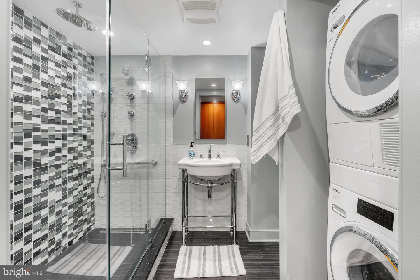 4427 36TH ST S, ARLINGTON, Virginia 22206, 2 Bedrooms Bedrooms, ,2 BathroomsBathrooms,Residential,For sale,4427 36TH ST S,VAAR2061722 MLS # VAAR2061722