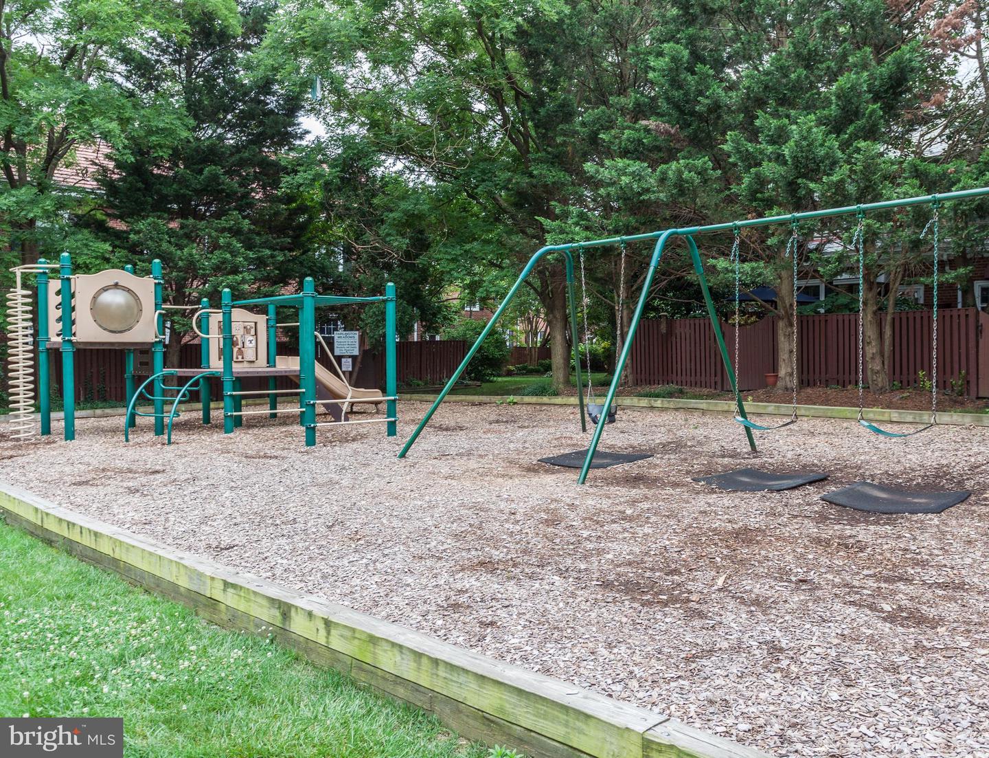 4427 36TH ST S, ARLINGTON, Virginia 22206, 2 Bedrooms Bedrooms, ,2 BathroomsBathrooms,Residential,For sale,4427 36TH ST S,VAAR2061722 MLS # VAAR2061722