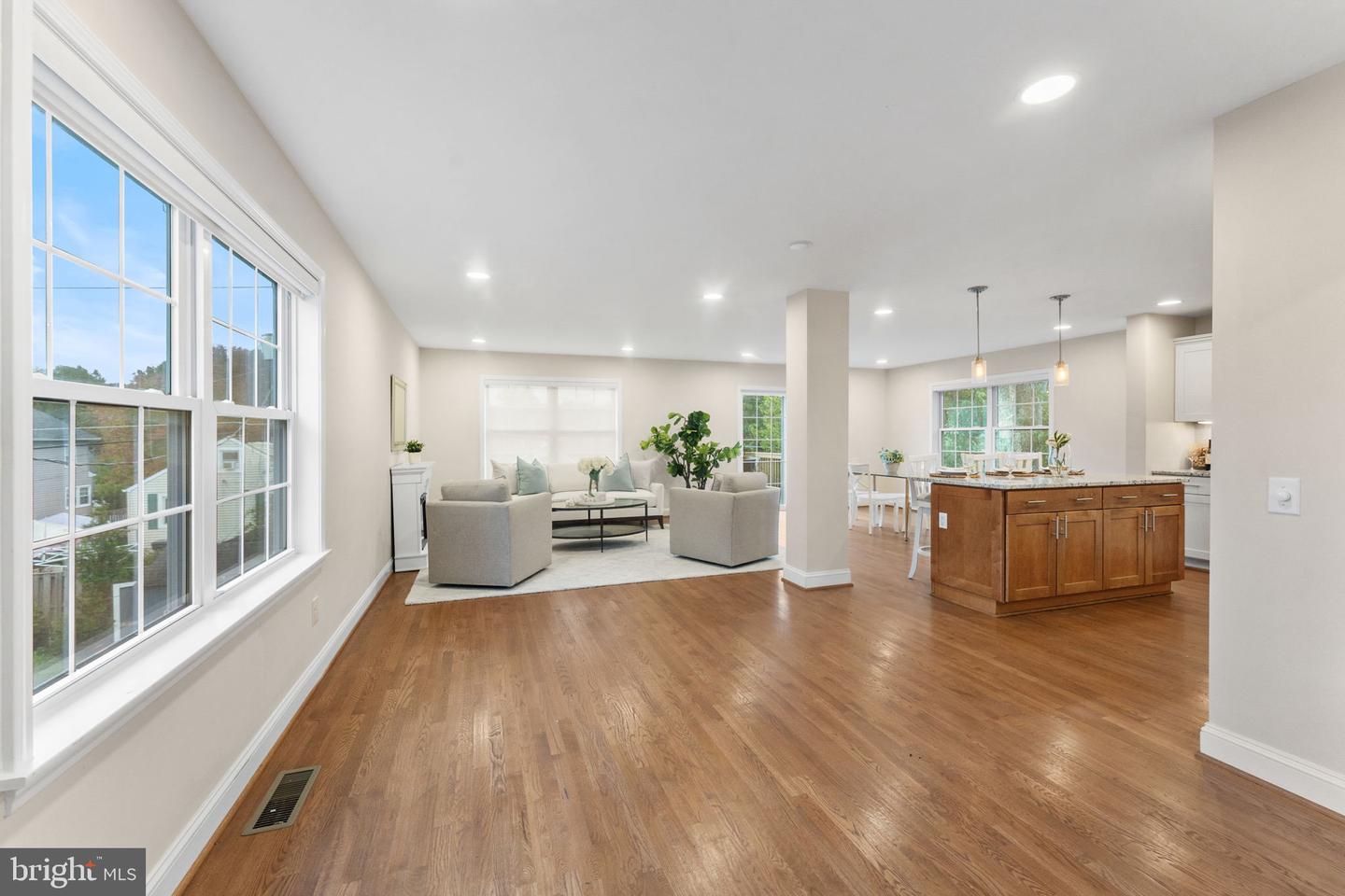 2915 MEADOW LN, FALLS CHURCH, Virginia 22042, 5 Bedrooms Bedrooms, ,3 BathroomsBathrooms,Residential,For sale,2915 MEADOW LN,VAFX2261698 MLS # VAFX2261698