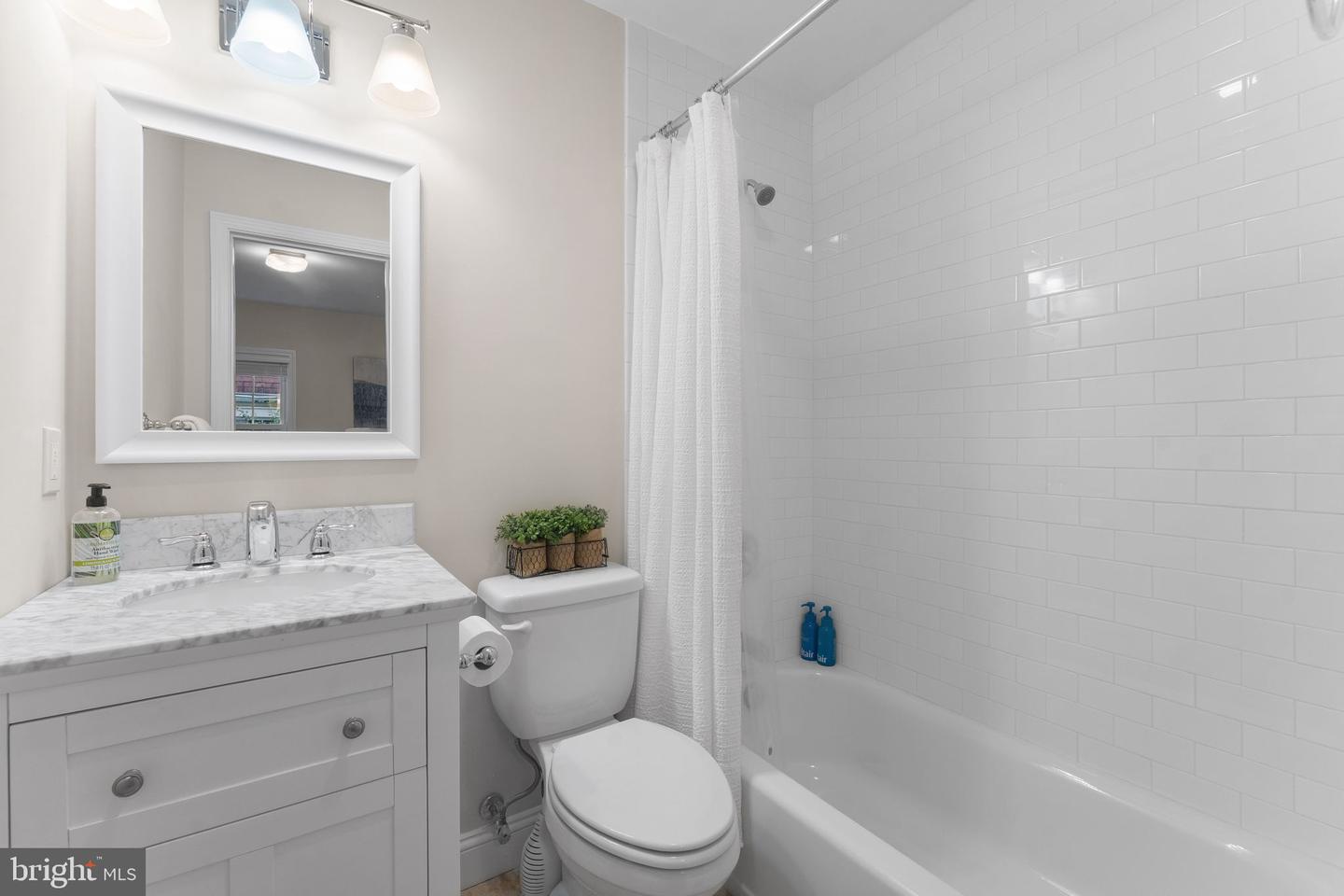 2915 MEADOW LN, FALLS CHURCH, Virginia 22042, 5 Bedrooms Bedrooms, ,3 BathroomsBathrooms,Residential,For sale,2915 MEADOW LN,VAFX2261698 MLS # VAFX2261698