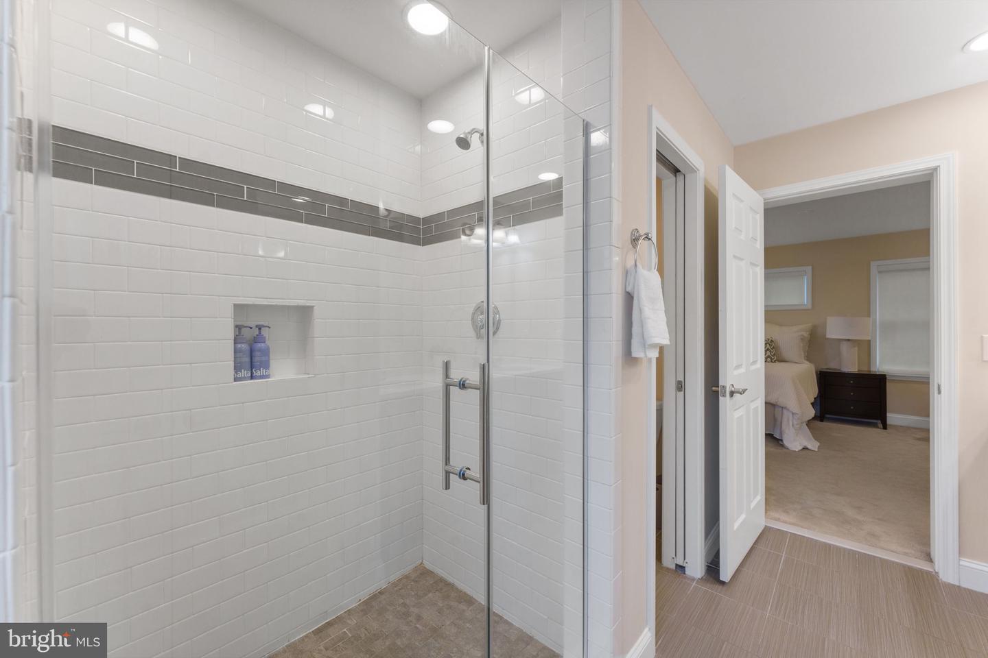2915 MEADOW LN, FALLS CHURCH, Virginia 22042, 5 Bedrooms Bedrooms, ,3 BathroomsBathrooms,Residential,For sale,2915 MEADOW LN,VAFX2261698 MLS # VAFX2261698