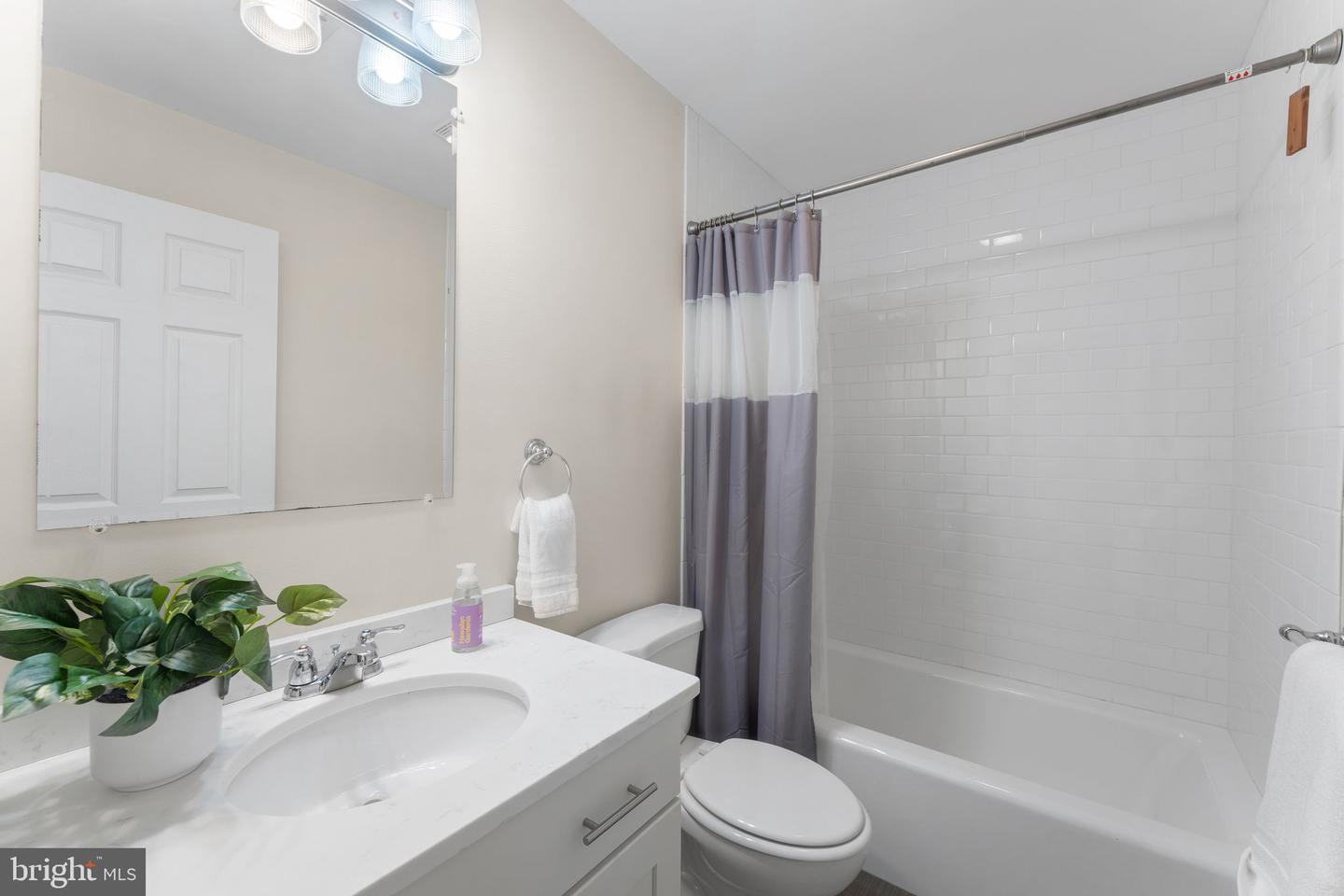 2915 MEADOW LN, FALLS CHURCH, Virginia 22042, 5 Bedrooms Bedrooms, ,3 BathroomsBathrooms,Residential,For sale,2915 MEADOW LN,VAFX2261698 MLS # VAFX2261698