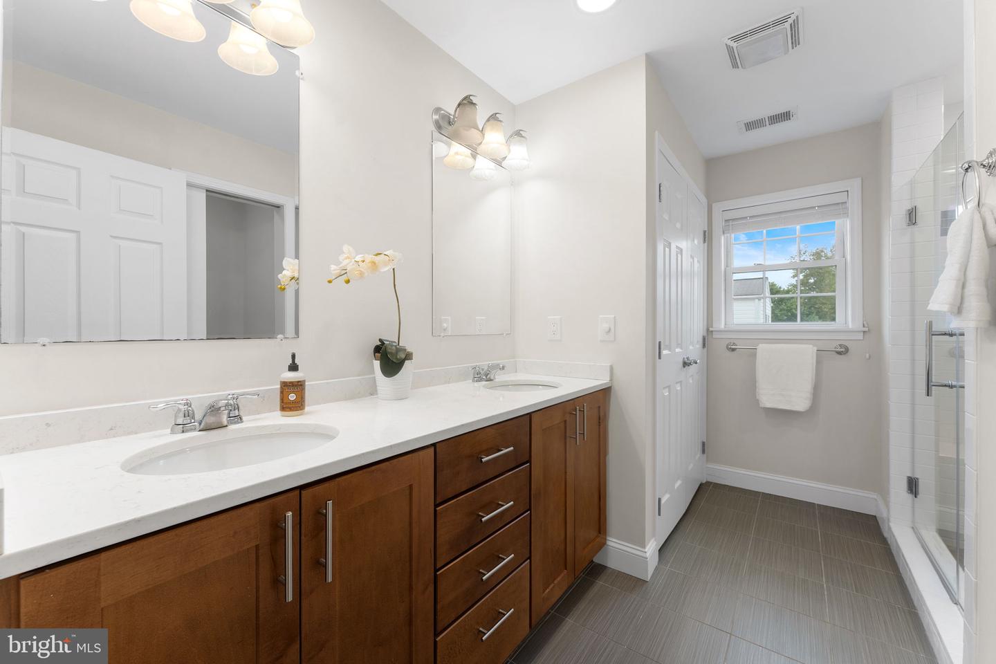 2915 MEADOW LN, FALLS CHURCH, Virginia 22042, 5 Bedrooms Bedrooms, ,3 BathroomsBathrooms,Residential,For sale,2915 MEADOW LN,VAFX2261698 MLS # VAFX2261698