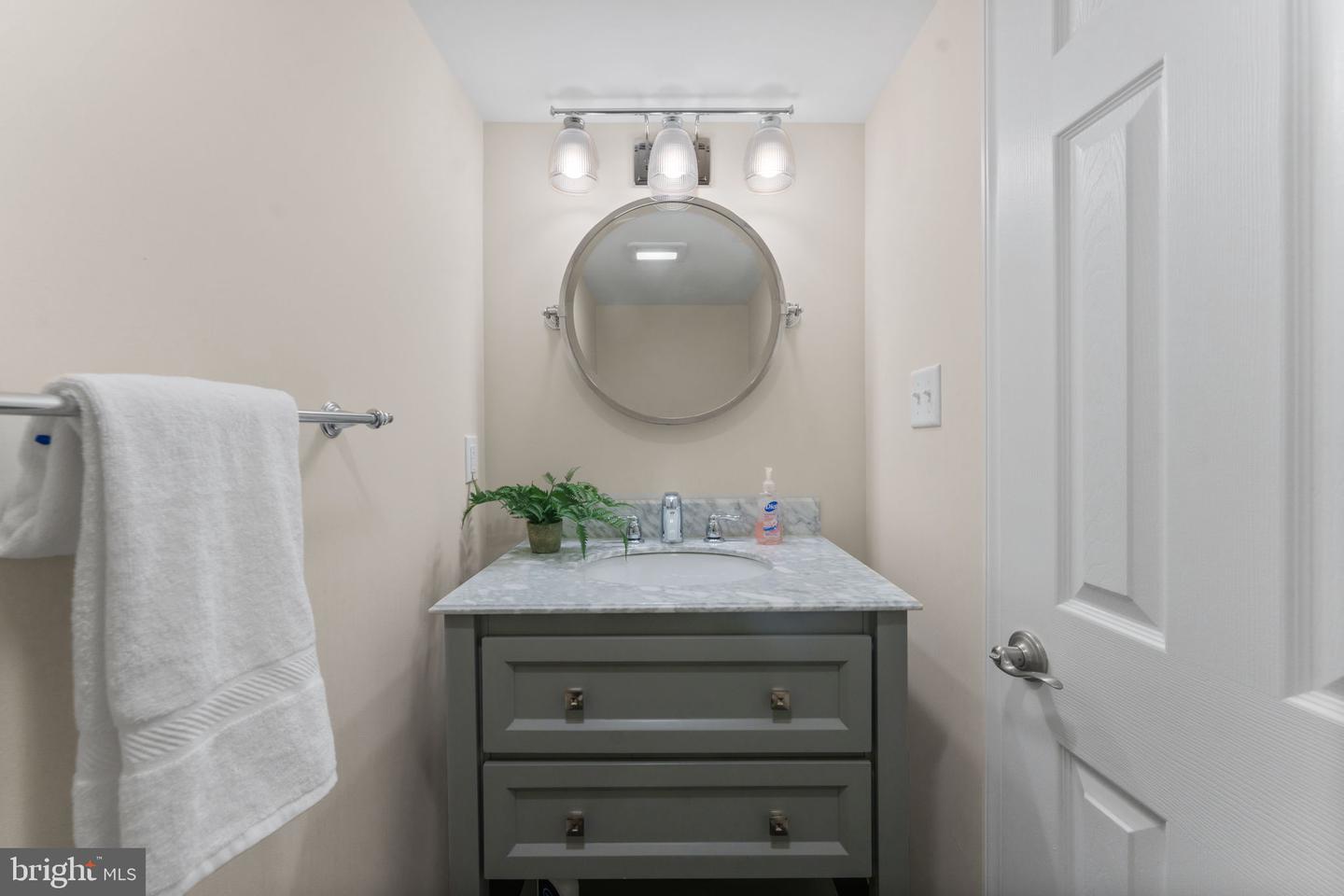 2915 MEADOW LN, FALLS CHURCH, Virginia 22042, 5 Bedrooms Bedrooms, ,3 BathroomsBathrooms,Residential,For sale,2915 MEADOW LN,VAFX2261698 MLS # VAFX2261698