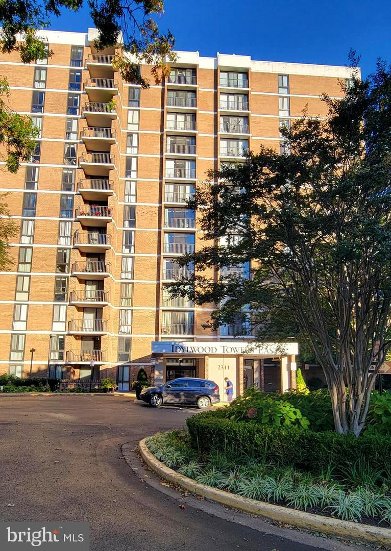 2311 PIMMIT DR #601, FALLS CHURCH, Virginia 22043, 2 Bedrooms Bedrooms, ,2 BathroomsBathrooms,Residential,For sale,2311 PIMMIT DR #601,VAFX2262250 MLS # VAFX2262250