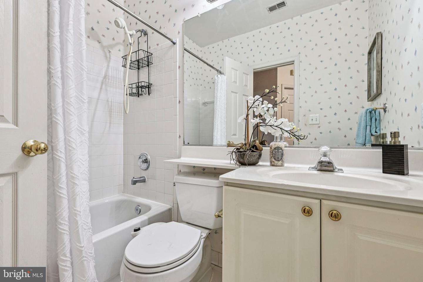 4681 LAWTON WAY #103, ALEXANDRIA, Virginia 22311, 2 Bedrooms Bedrooms, ,2 BathroomsBathrooms,Residential,For sale,4681 LAWTON WAY #103,VAAX2049222 MLS # VAAX2049222