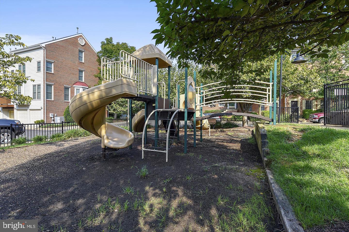 4681 LAWTON WAY #103, ALEXANDRIA, Virginia 22311, 2 Bedrooms Bedrooms, ,2 BathroomsBathrooms,Residential,For sale,4681 LAWTON WAY #103,VAAX2049222 MLS # VAAX2049222