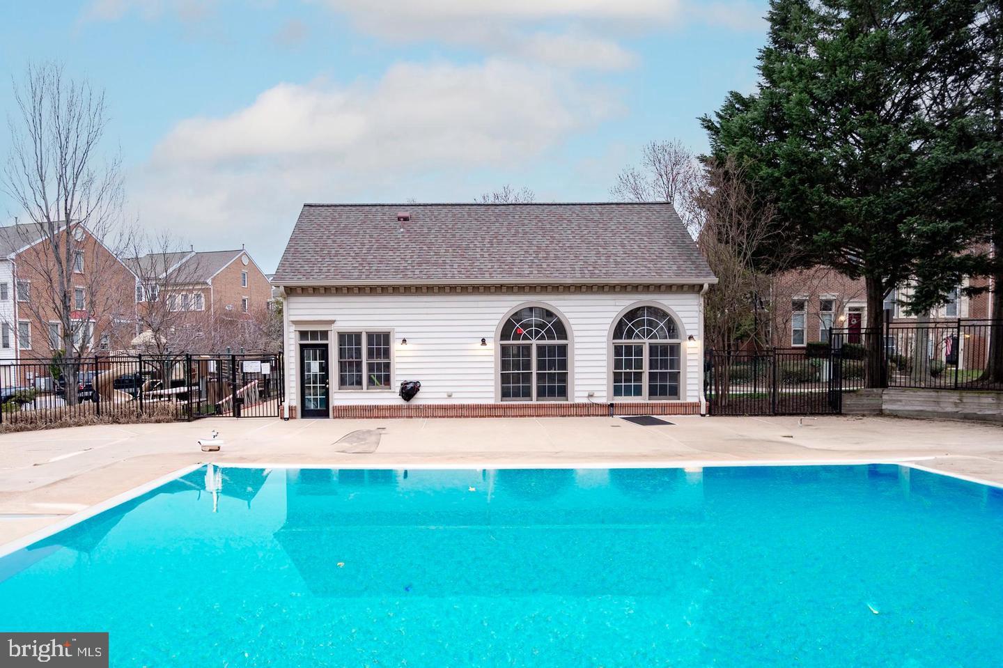 4681 LAWTON WAY #103, ALEXANDRIA, Virginia 22311, 2 Bedrooms Bedrooms, ,2 BathroomsBathrooms,Residential,For sale,4681 LAWTON WAY #103,VAAX2049222 MLS # VAAX2049222