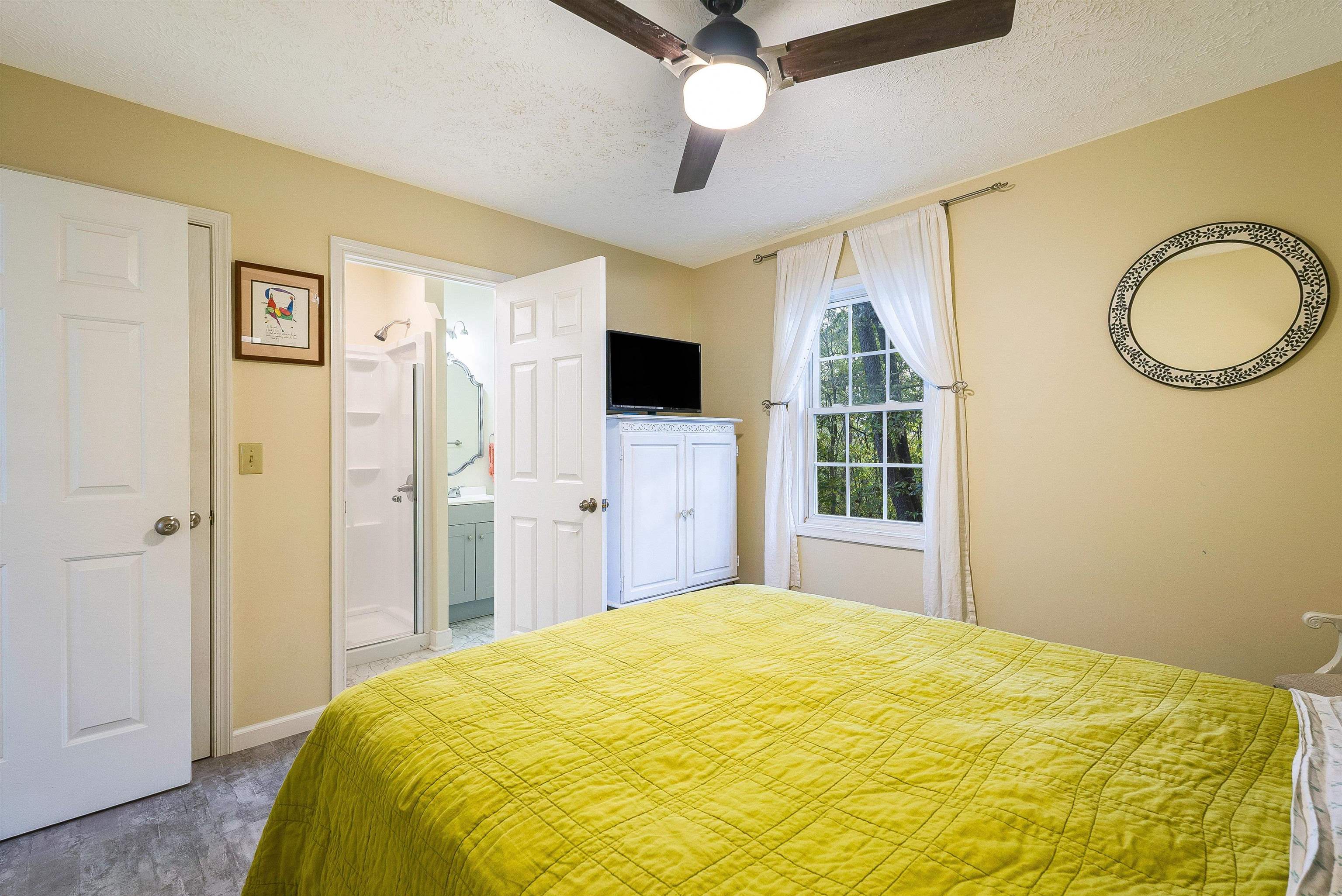 100 OLIVE ST, STAUNTON, Virginia 24401, 3 Bedrooms Bedrooms, ,2 BathroomsBathrooms,Residential,100 OLIVE ST,670155 MLS # 670155