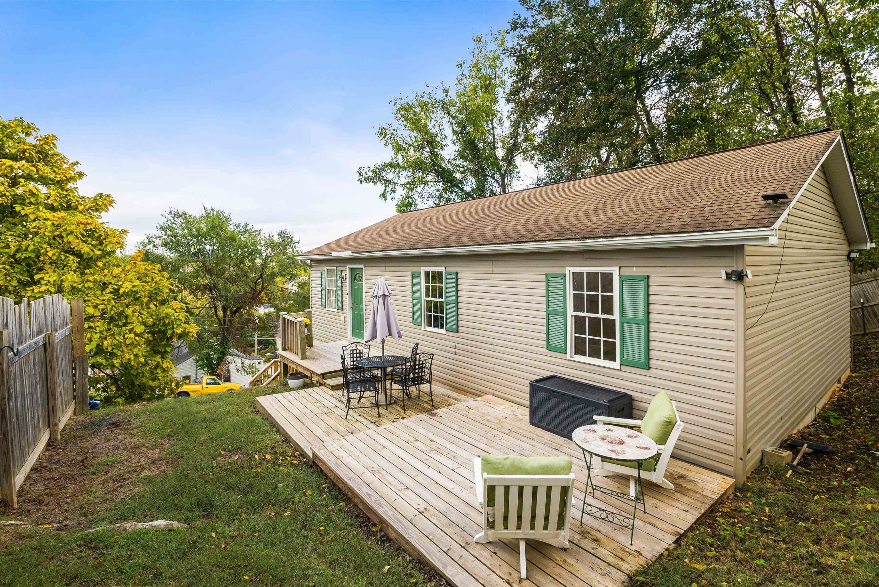 100 OLIVE ST, STAUNTON, Virginia 24401, 3 Bedrooms Bedrooms, ,2 BathroomsBathrooms,Residential,100 OLIVE ST,670155 MLS # 670155