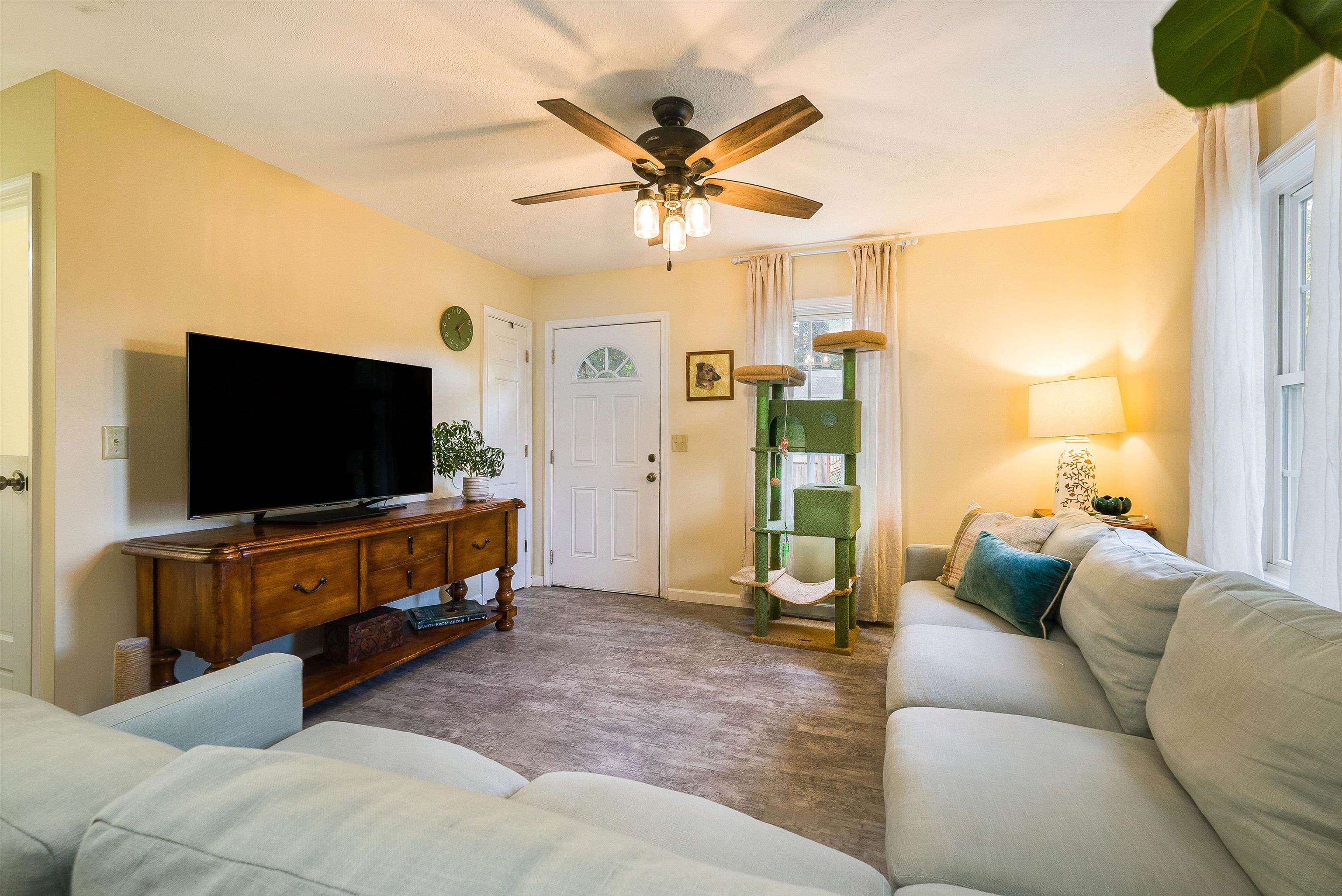 100 OLIVE ST, STAUNTON, Virginia 24401, 3 Bedrooms Bedrooms, ,2 BathroomsBathrooms,Residential,100 OLIVE ST,670155 MLS # 670155