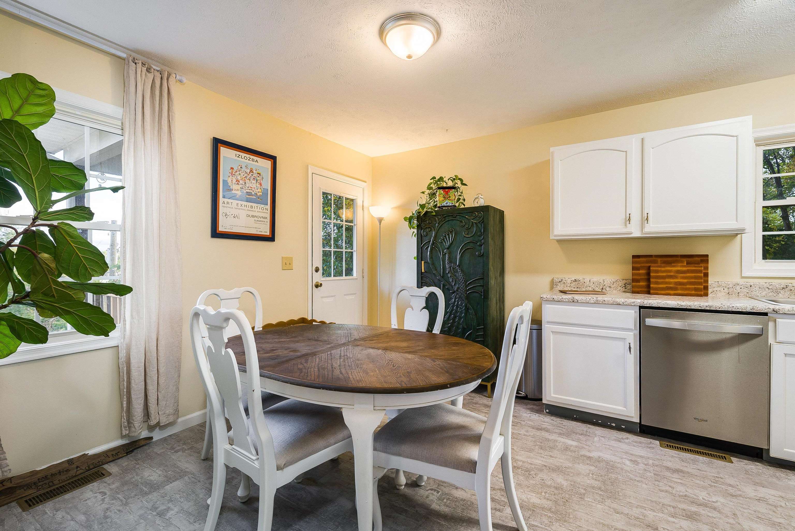 100 OLIVE ST, STAUNTON, Virginia 24401, 3 Bedrooms Bedrooms, ,2 BathroomsBathrooms,Residential,100 OLIVE ST,670155 MLS # 670155