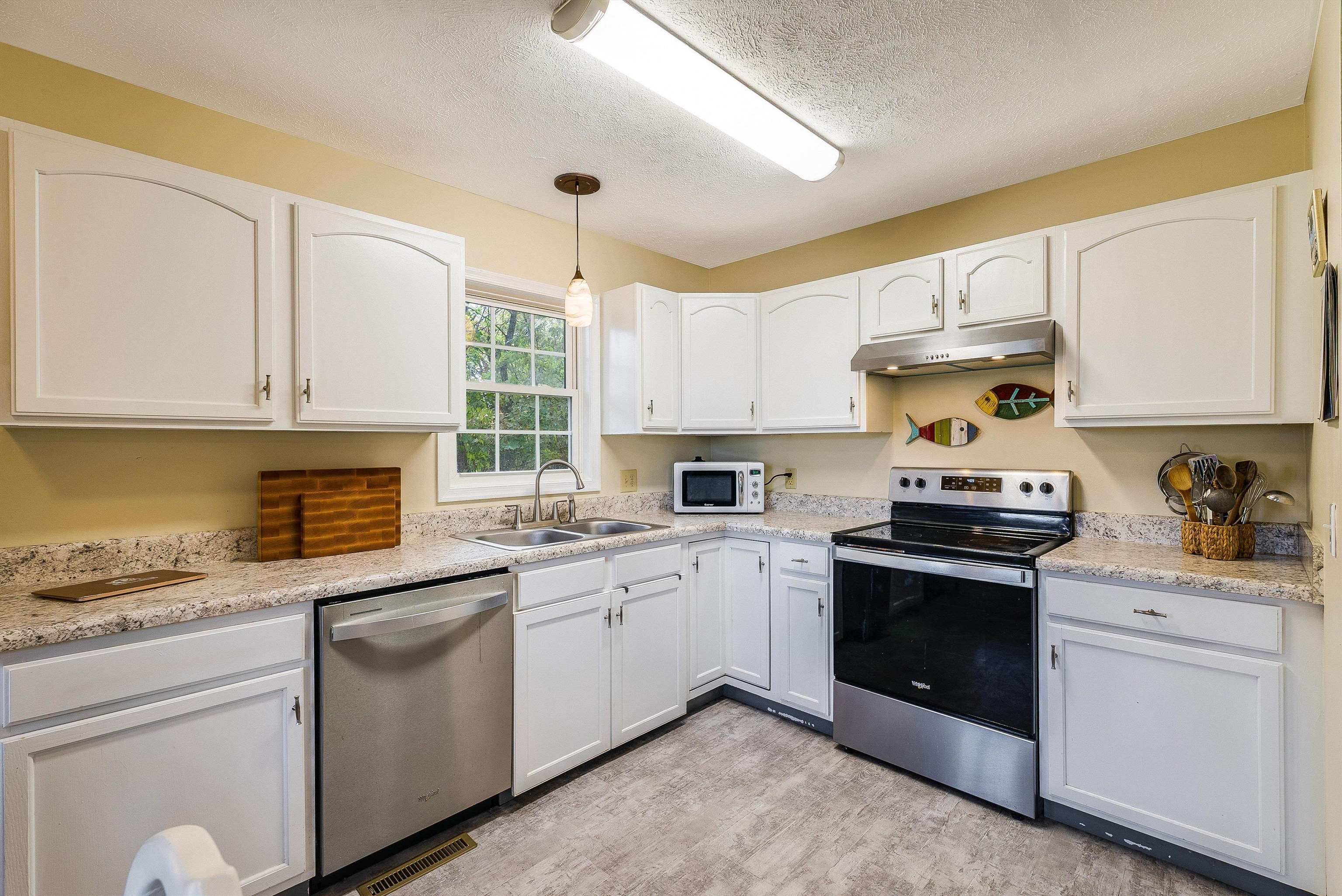 100 OLIVE ST, STAUNTON, Virginia 24401, 3 Bedrooms Bedrooms, ,2 BathroomsBathrooms,Residential,100 OLIVE ST,670155 MLS # 670155