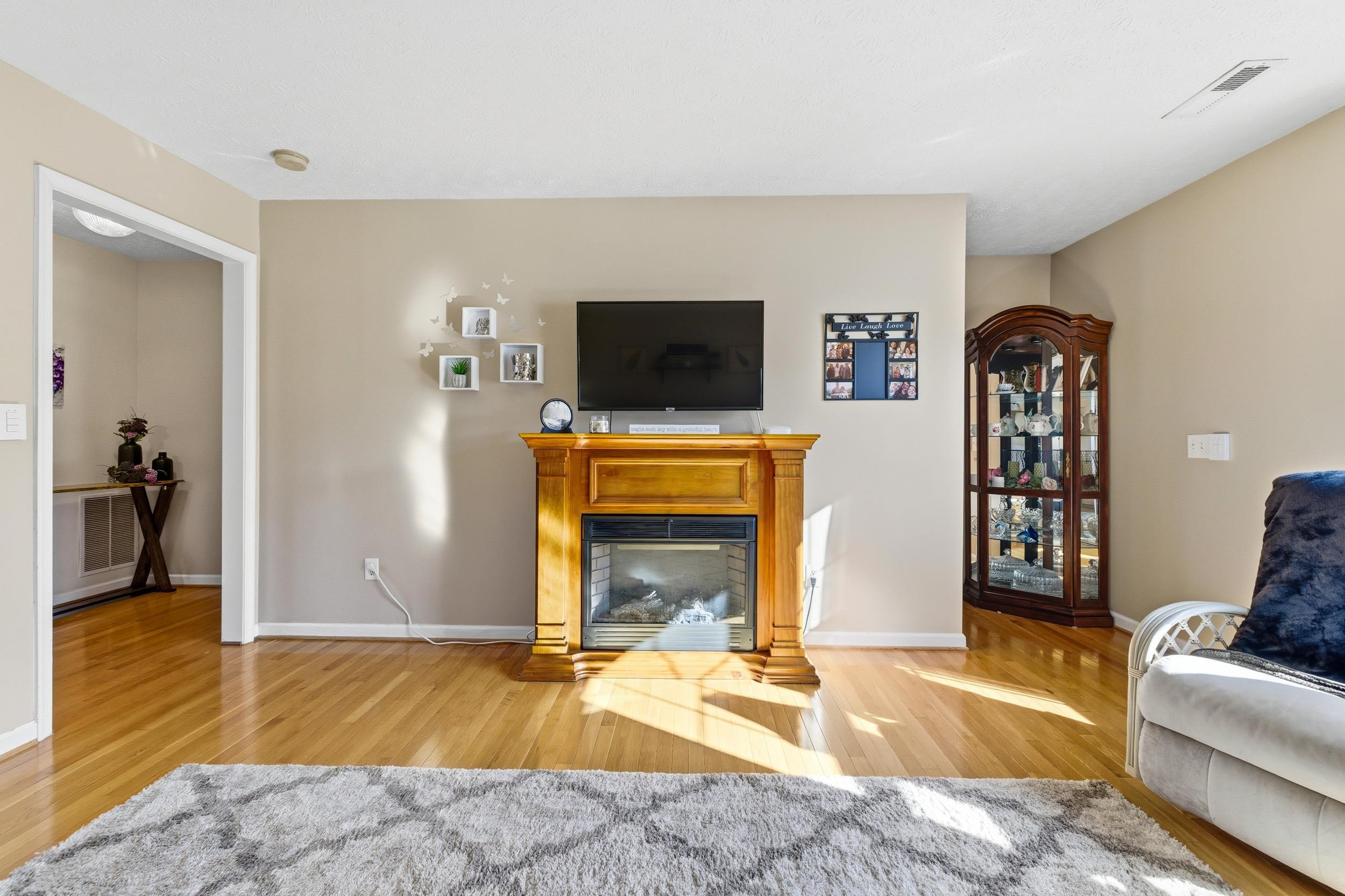 213 EMERSON LN, HARRISONBURG, Virginia 22802, 3 Bedrooms Bedrooms, ,2 BathroomsBathrooms,Residential,213 EMERSON LN,670157 MLS # 670157