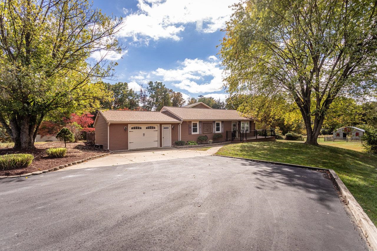 3002 RESORT DR, MCGAHEYSVILLE, Virginia 22840, 4 Bedrooms Bedrooms, ,2 BathroomsBathrooms,Residential,3002 RESORT DR,670170 MLS # 670170