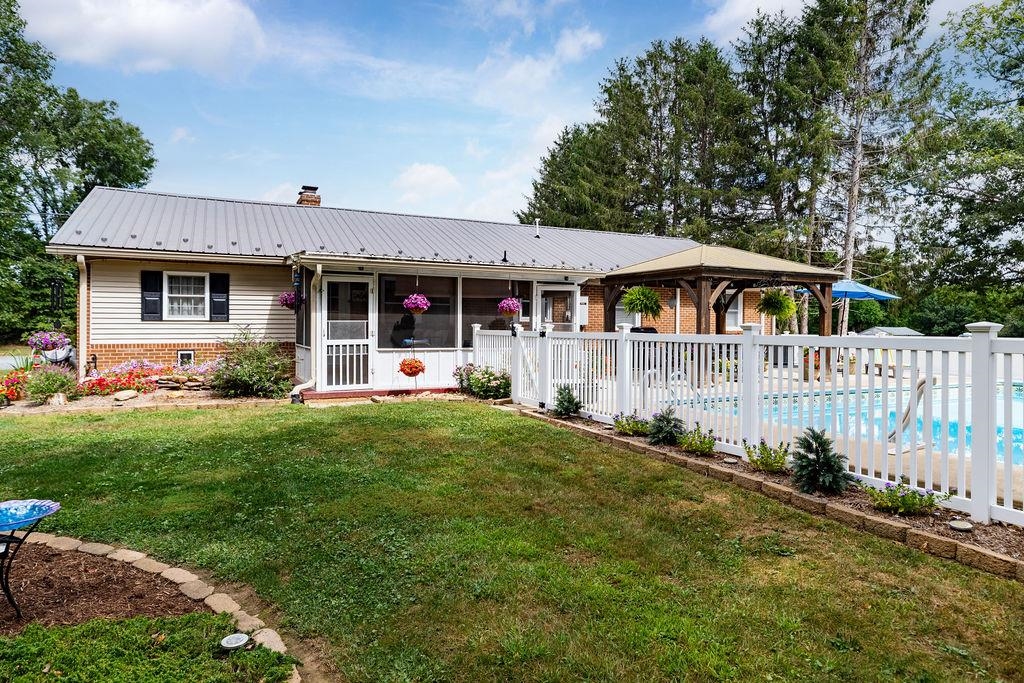 13711 SOUTH EAST SIDE HWY, PORT REPUBLIC, Virginia 24471, 3 Bedrooms Bedrooms, ,2 BathroomsBathrooms,Residential,13711 SOUTH EAST SIDE HWY,670173 MLS # 670173