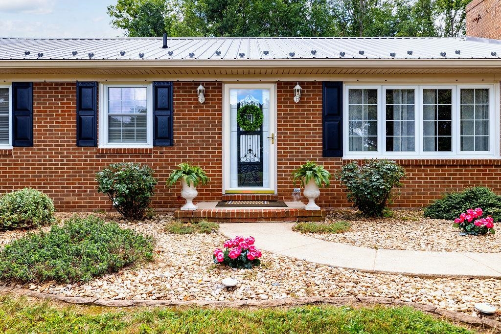 13711 SOUTH EAST SIDE HWY, PORT REPUBLIC, Virginia 24471, 3 Bedrooms Bedrooms, ,2 BathroomsBathrooms,Residential,13711 SOUTH EAST SIDE HWY,670173 MLS # 670173