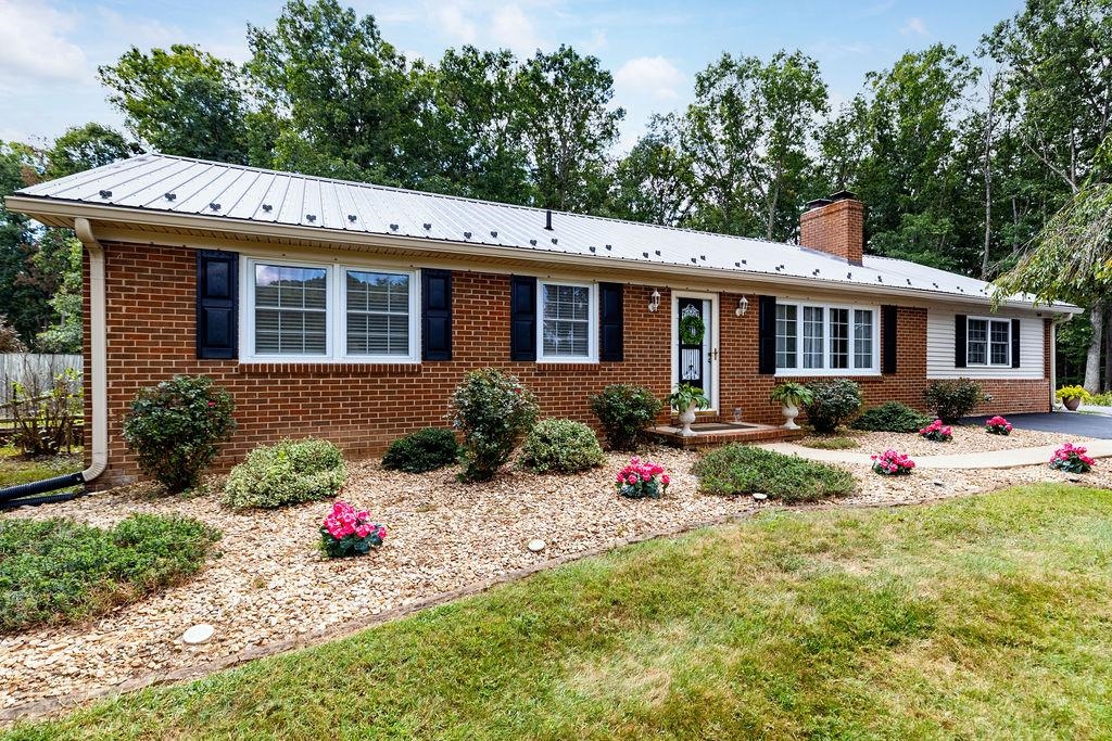 13711 SOUTH EAST SIDE HWY, PORT REPUBLIC, Virginia 24471, 3 Bedrooms Bedrooms, ,2 BathroomsBathrooms,Residential,13711 SOUTH EAST SIDE HWY,670173 MLS # 670173