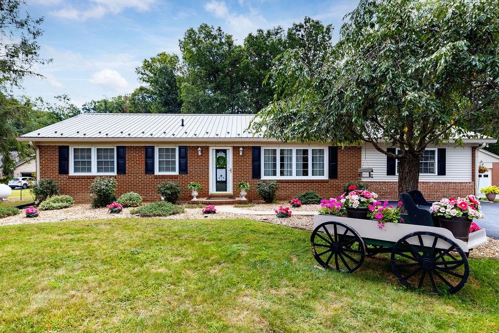 13711 SOUTH EAST SIDE HWY, PORT REPUBLIC, Virginia 24471, 3 Bedrooms Bedrooms, ,2 BathroomsBathrooms,Residential,13711 SOUTH EAST SIDE HWY,670173 MLS # 670173