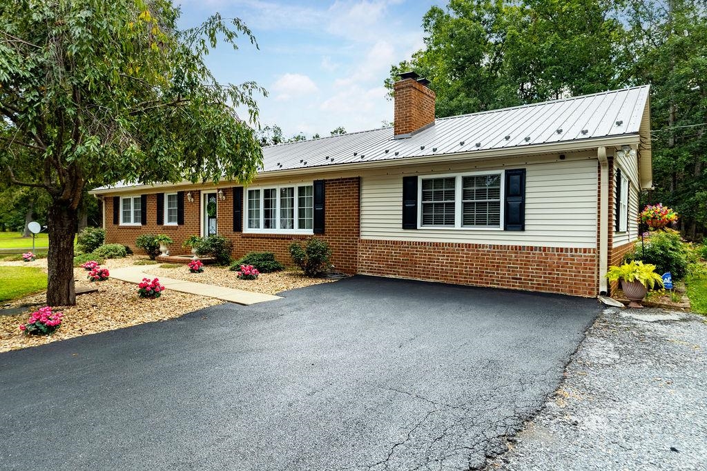 13711 SOUTH EAST SIDE HWY, PORT REPUBLIC, Virginia 24471, 3 Bedrooms Bedrooms, ,2 BathroomsBathrooms,Residential,13711 SOUTH EAST SIDE HWY,670173 MLS # 670173