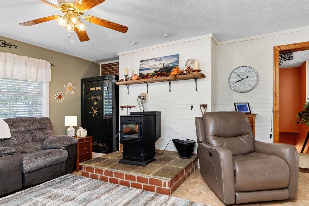 13711 SOUTH EAST SIDE HWY, PORT REPUBLIC, Virginia 24471, 3 Bedrooms Bedrooms, ,2 BathroomsBathrooms,Residential,13711 SOUTH EAST SIDE HWY,670173 MLS # 670173