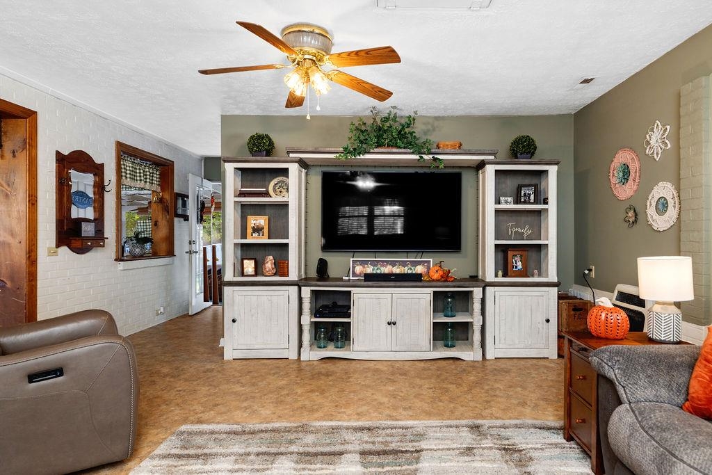 13711 SOUTH EAST SIDE HWY, PORT REPUBLIC, Virginia 24471, 3 Bedrooms Bedrooms, ,2 BathroomsBathrooms,Residential,13711 SOUTH EAST SIDE HWY,670173 MLS # 670173