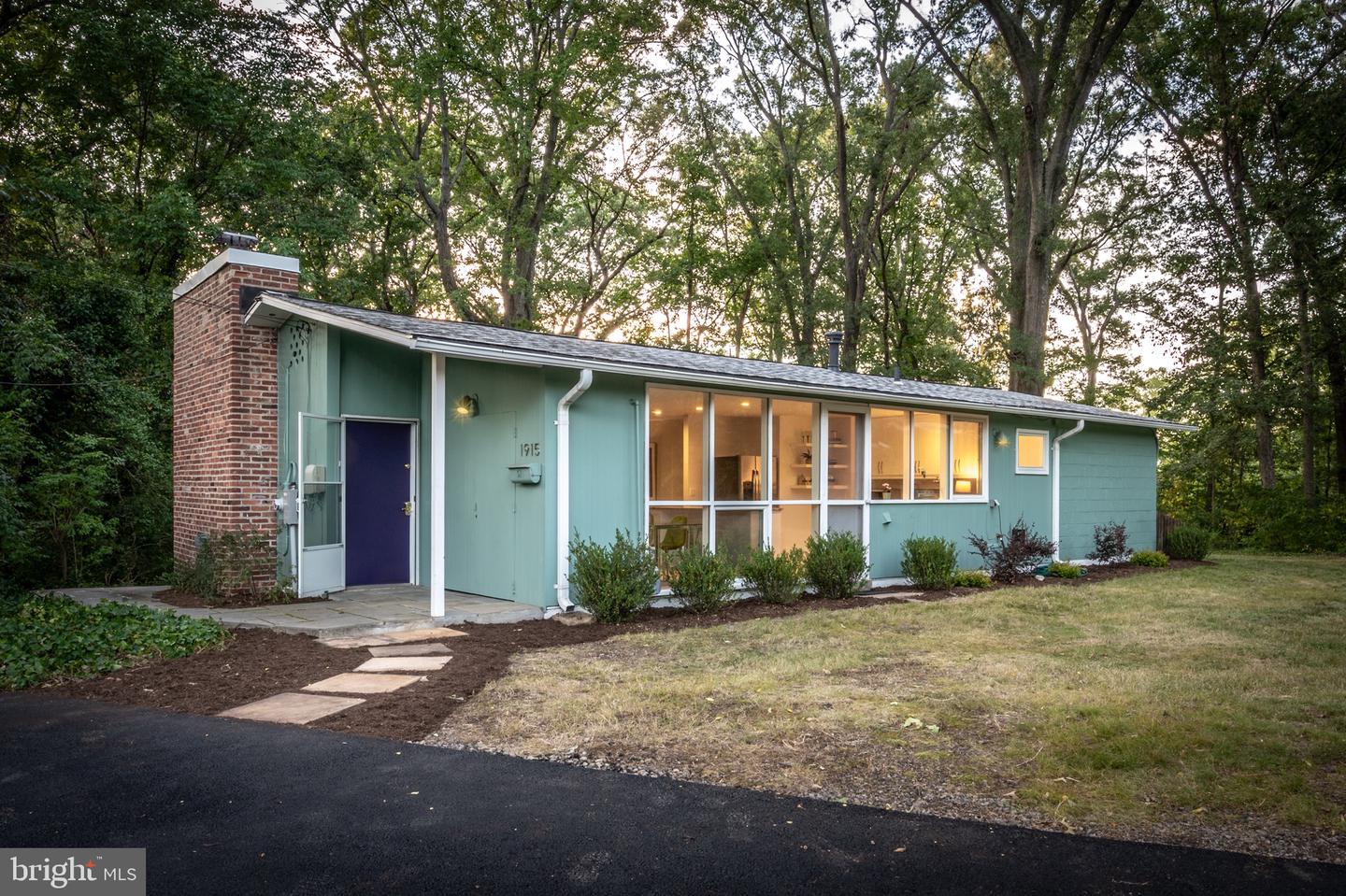 1915 MARTHAS RD, ALEXANDRIA, Virginia 22307, 3 Bedrooms Bedrooms, ,1 BathroomBathrooms,Residential,For sale,1915 MARTHAS RD,VAFX2264774 MLS # VAFX2264774