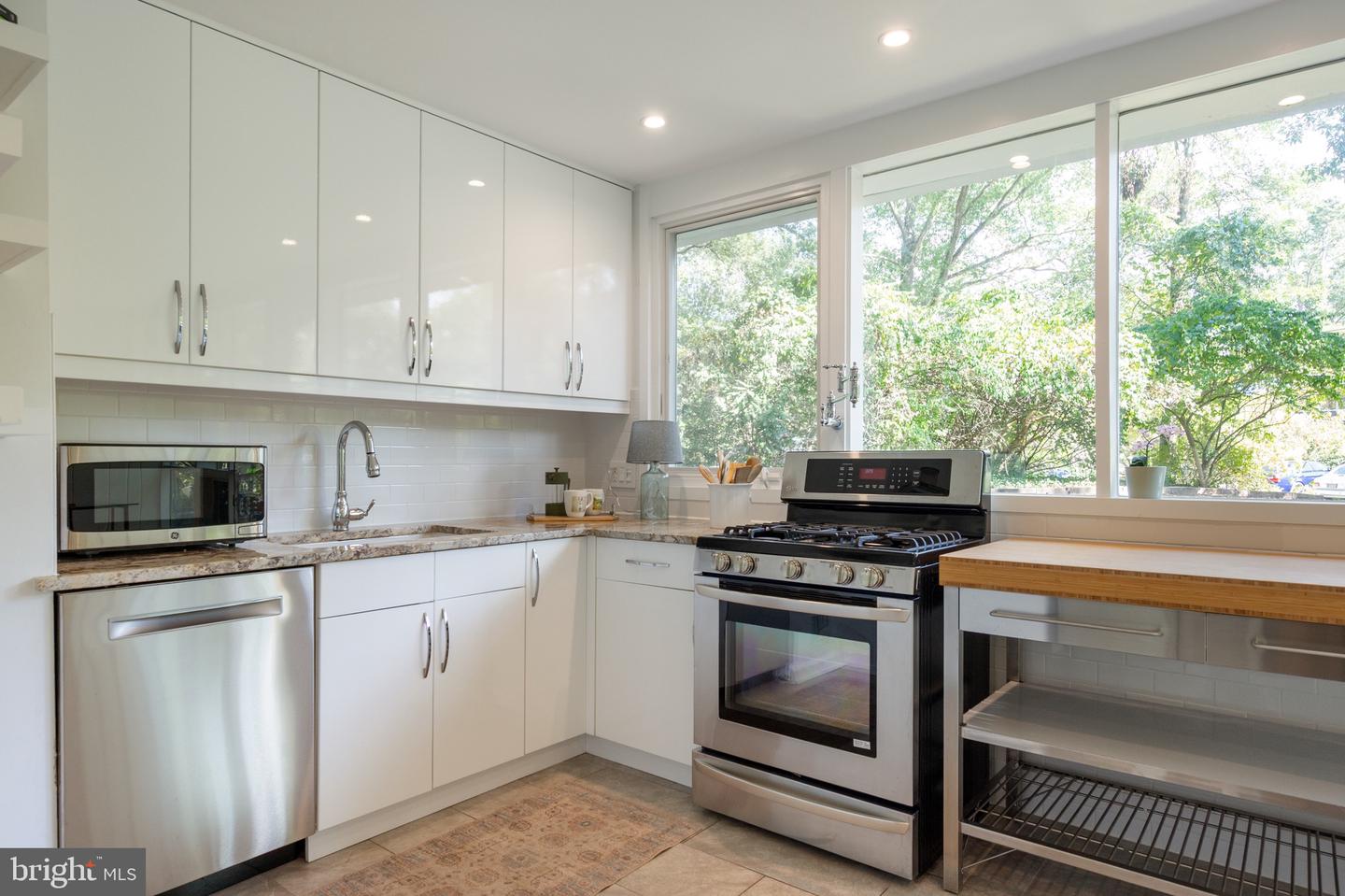 1915 MARTHAS RD, ALEXANDRIA, Virginia 22307, 3 Bedrooms Bedrooms, ,1 BathroomBathrooms,Residential,For sale,1915 MARTHAS RD,VAFX2264774 MLS # VAFX2264774