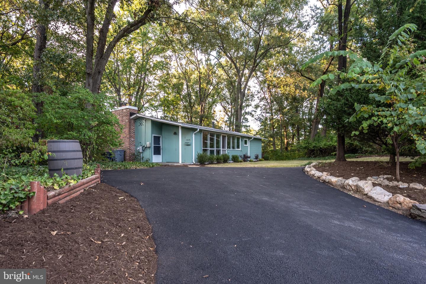 1915 MARTHAS RD, ALEXANDRIA, Virginia 22307, 3 Bedrooms Bedrooms, ,1 BathroomBathrooms,Residential,For sale,1915 MARTHAS RD,VAFX2264774 MLS # VAFX2264774