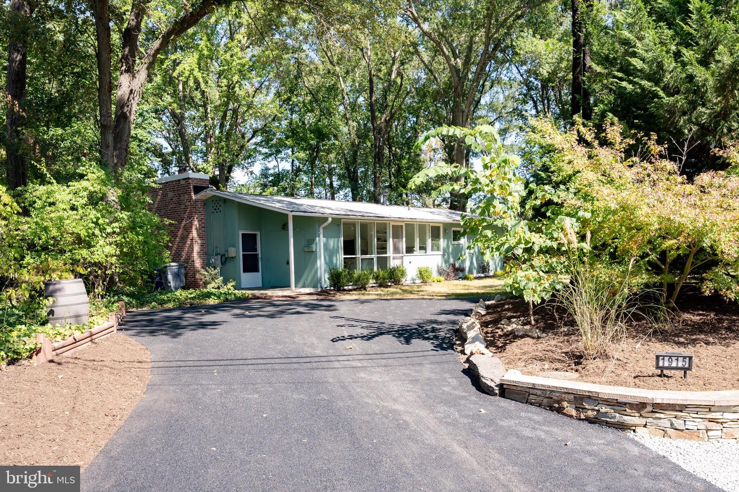 1915 MARTHAS RD, ALEXANDRIA, Virginia 22307, 3 Bedrooms Bedrooms, ,1 BathroomBathrooms,Residential,For sale,1915 MARTHAS RD,VAFX2264774 MLS # VAFX2264774