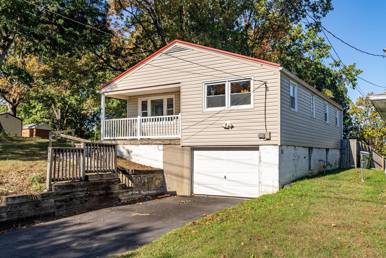 418 G ST, STAUNTON, Virginia 24401, 3 Bedrooms Bedrooms, ,2 BathroomsBathrooms,Residential,418 G ST,670176 MLS # 670176