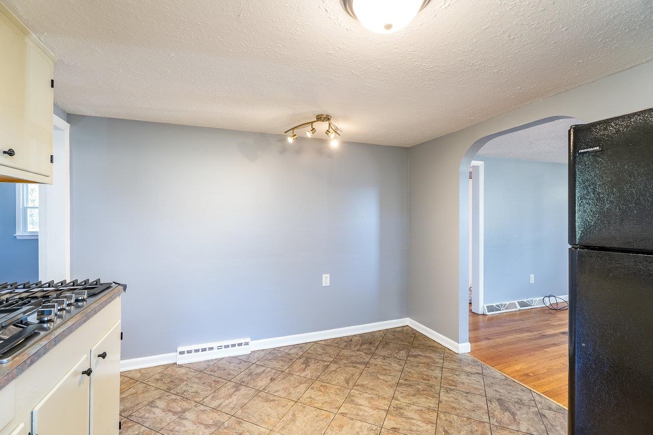 418 G ST, STAUNTON, Virginia 24401, 3 Bedrooms Bedrooms, ,2 BathroomsBathrooms,Residential,418 G ST,670176 MLS # 670176