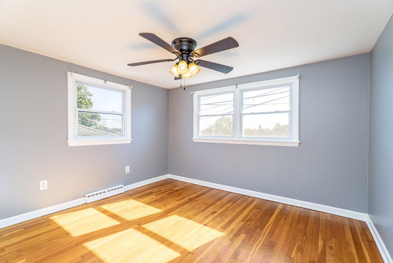418 G ST, STAUNTON, Virginia 24401, 3 Bedrooms Bedrooms, ,2 BathroomsBathrooms,Residential,418 G ST,670176 MLS # 670176