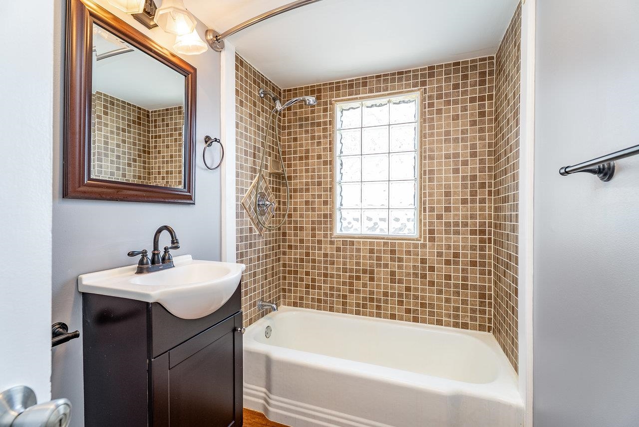 418 G ST, STAUNTON, Virginia 24401, 3 Bedrooms Bedrooms, ,2 BathroomsBathrooms,Residential,418 G ST,670176 MLS # 670176