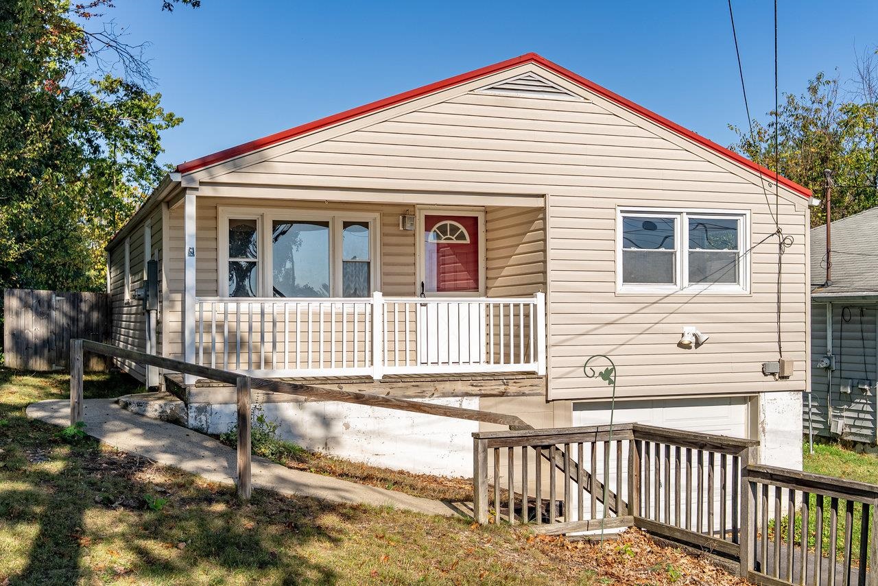 418 G ST, STAUNTON, Virginia 24401, 3 Bedrooms Bedrooms, ,2 BathroomsBathrooms,Residential,418 G ST,670176 MLS # 670176