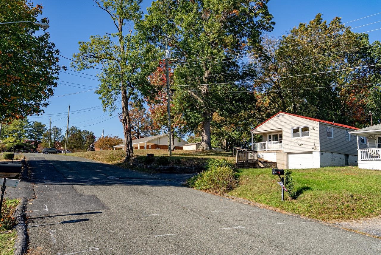 418 G ST, STAUNTON, Virginia 24401, 3 Bedrooms Bedrooms, ,2 BathroomsBathrooms,Residential,418 G ST,670176 MLS # 670176